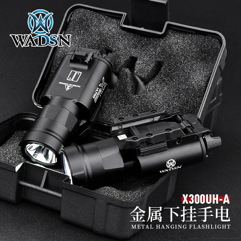 Waderson X300UH-A Lanterna suspensa inferior de Metal LED Lanterna de iluminação forte 650LM Glock Rail Universal