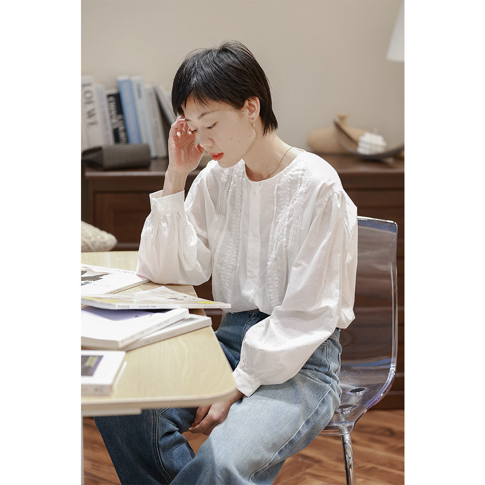2026 verão Design nicho renda topo francês Retro em torno do pescoço manga Puff camisa feminina camisa de algodão branco