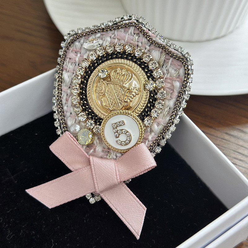 Europeu americano moda Retro rosa arco broche de 5 caracteres acessórios da moda crachá terno casaco acessórios