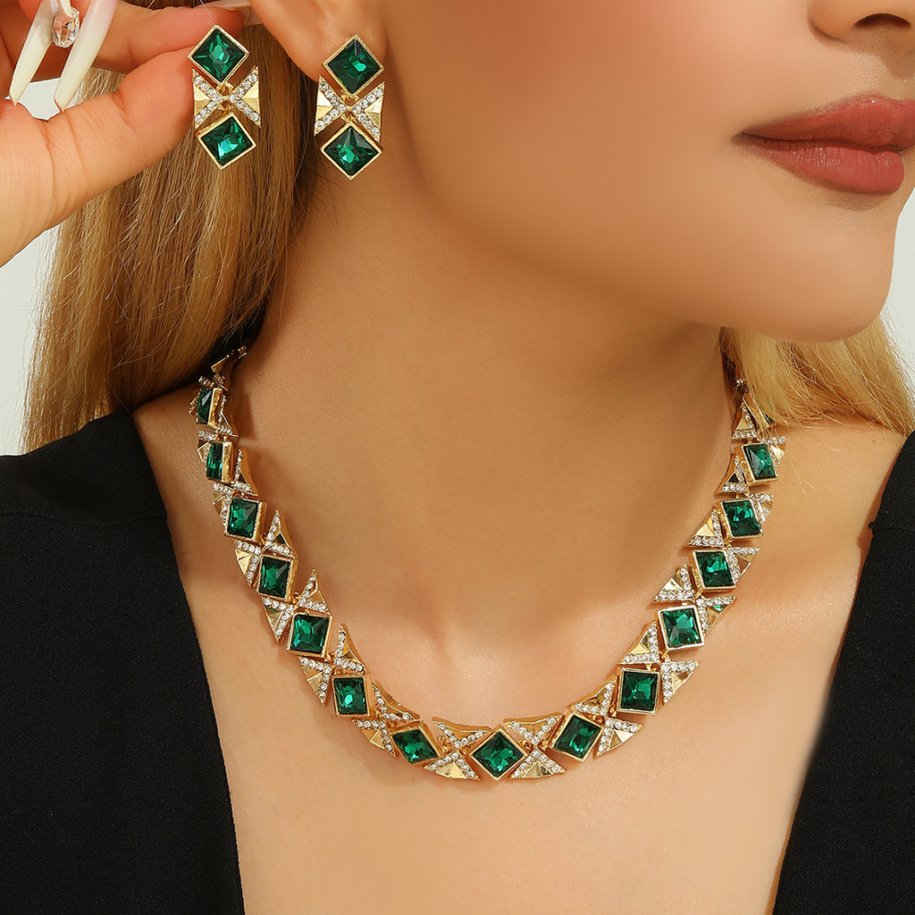 Novo colar de esmeralda de cor feminino diamante incrustado colar de gemas Europa e América Gaoding
