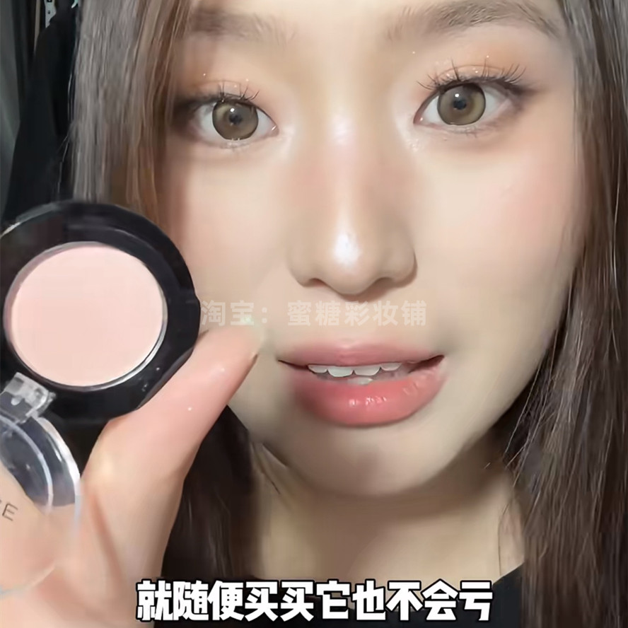 Pequeno destaque lindamente lindo!Cetim parece delicado!Blush de sombra em destaque rosa pérola