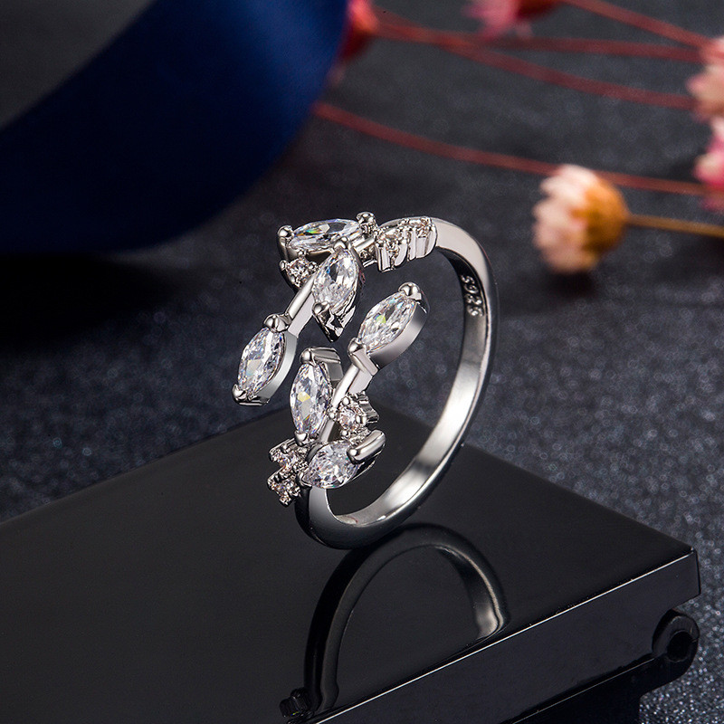 [Estoque pronto] Mori estilo literário diamante ramo anel feminino banhado a prata diamante cavalo olho folha anel moda