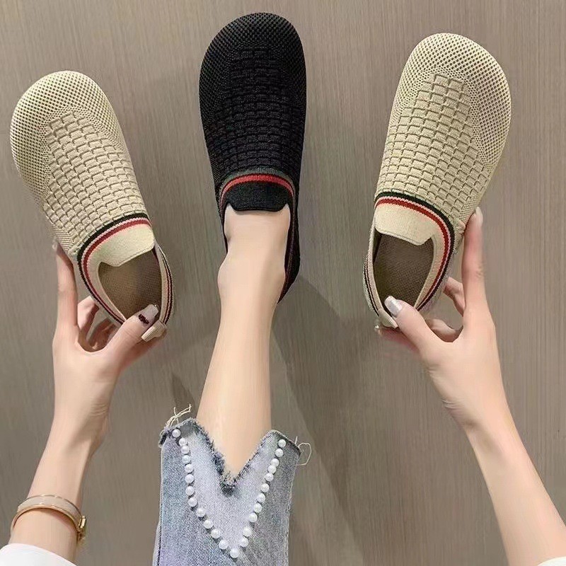 Primavera novo estilo voando tecido respirável sapatos únicos femininos boca rasa sapatos femininos de sola macia sapato