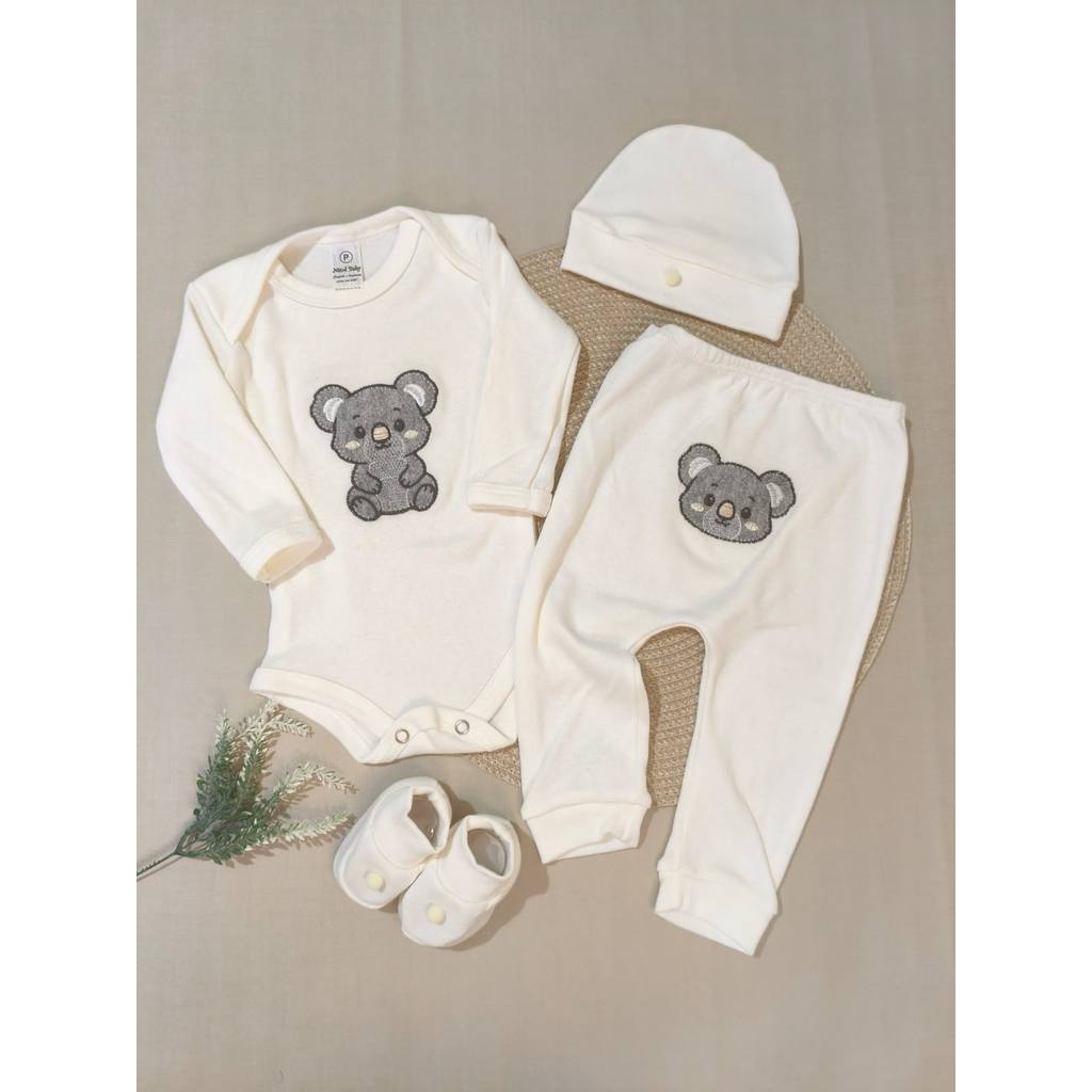 CONJUNTO MENINO INFANTIL BODY E MIJÃO BEBE COM SAPATINHO E TOUCA DO TEMA COALA