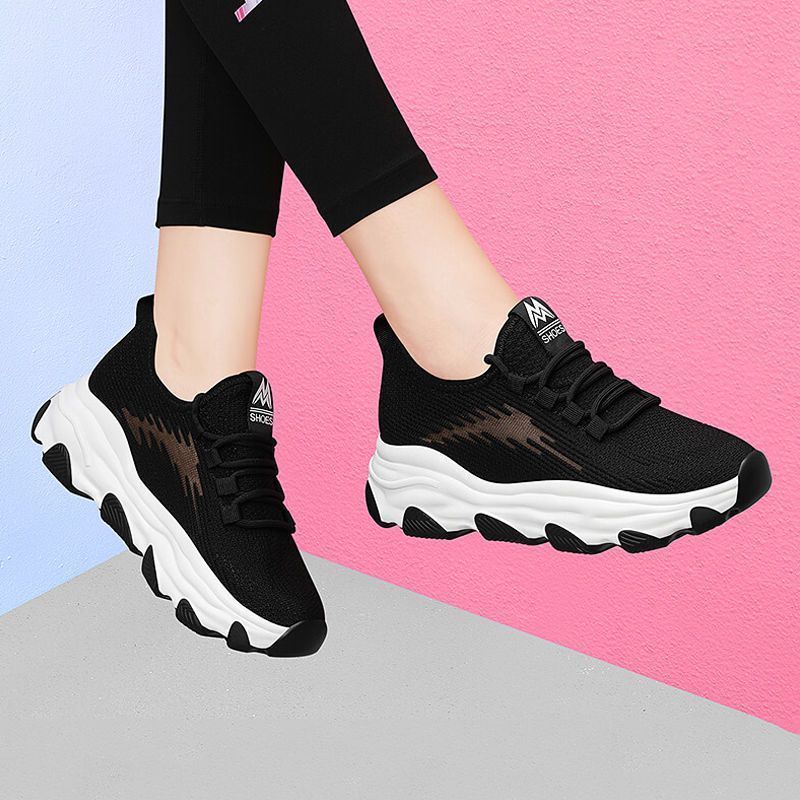 Sapatos femininos 2024 verão novo estilo sapatos de rede versão coreana sapatos casuais confortáveis sapatos esportivos