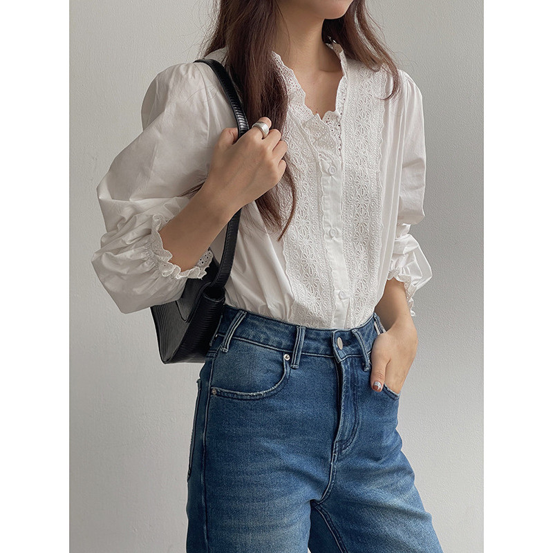 Branco luar temperamento com decote em V francês oco camisa feminina Commuter Retro renda estilo ocidental camisa branca
