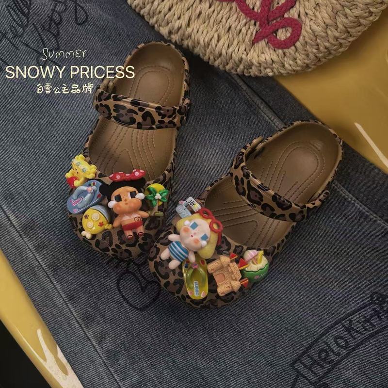 Branca de Neve Chorando 2026 Verão Meninas Buraco Sapatos Antiderrapantes Sandálias Externas