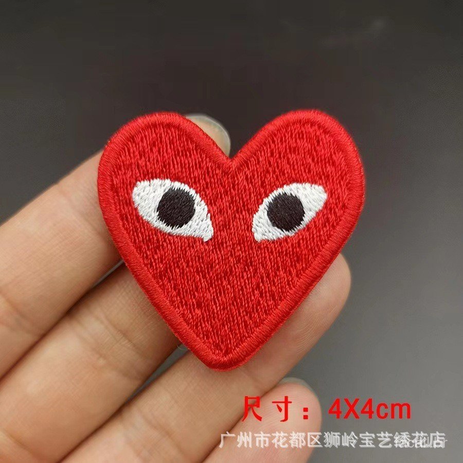 Popular CDG Rei Kawakubo, patch de tecido bordado com olhos de coração vermelho, patch decorativo para camisetas DIY, ve