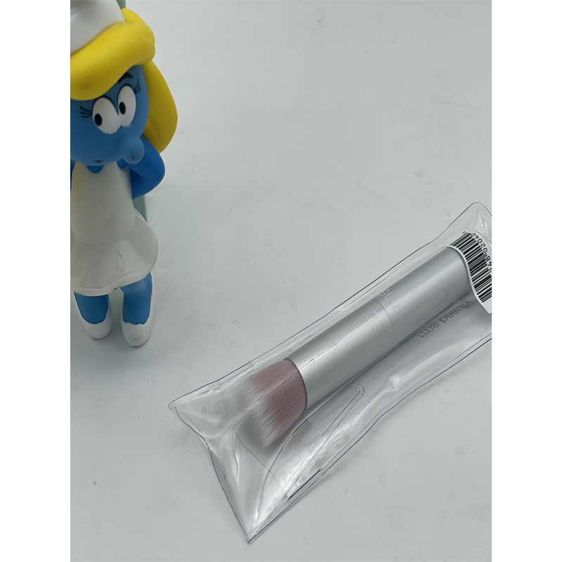 Estoque pronto rms beleza Ferramentas de beleza dedicadas Pincel de base sedoso e adequado para a pele Pincel de Blush P