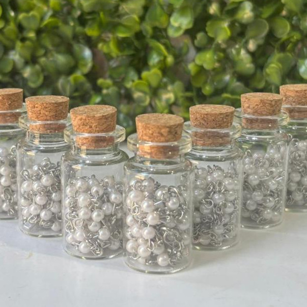 Kit 25 Terço Lembrancinha No Vidrinho Perola Branco Pescoço 1° Eucaristia Crisma Batizado