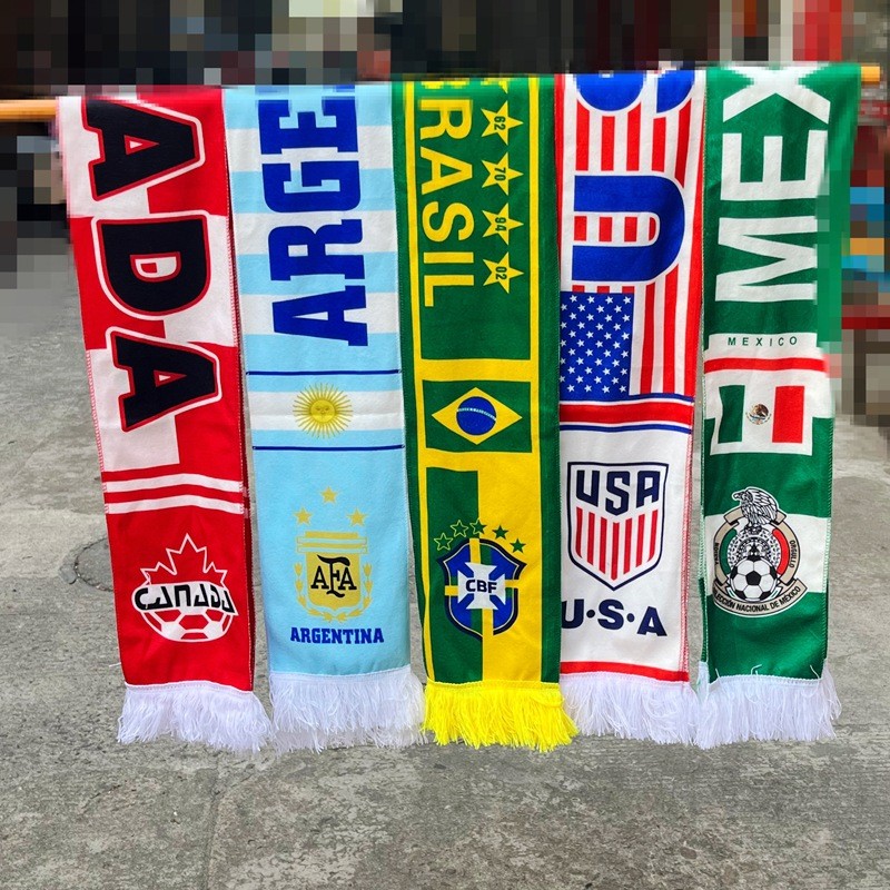 Cachecóis de torcedor da Copa do Mundo para o México, EUA, Canadá, Brasil, Portugal, Argentina e Países Baixos.