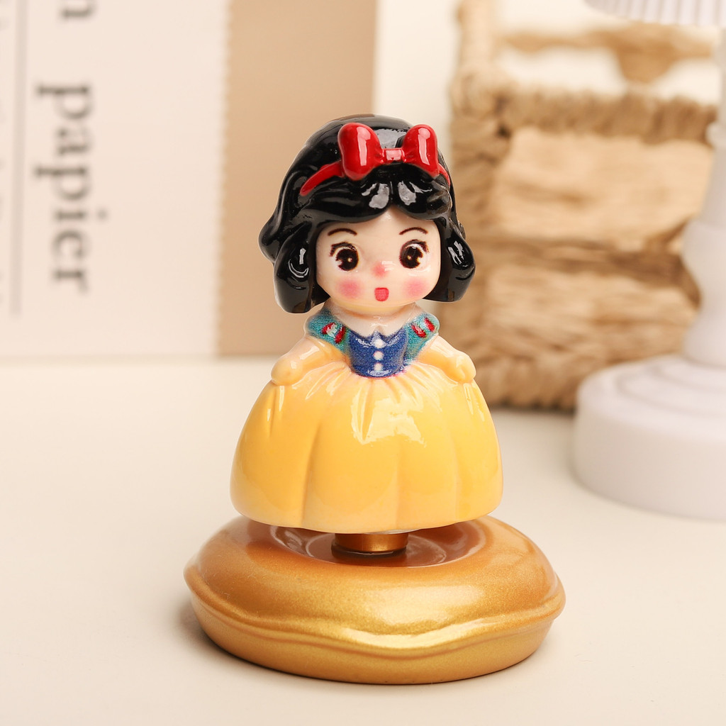 Novo produto pronto estoque branca de neve e anões girando resina bonito Pellets decoração de mesa criativo na moda joga
