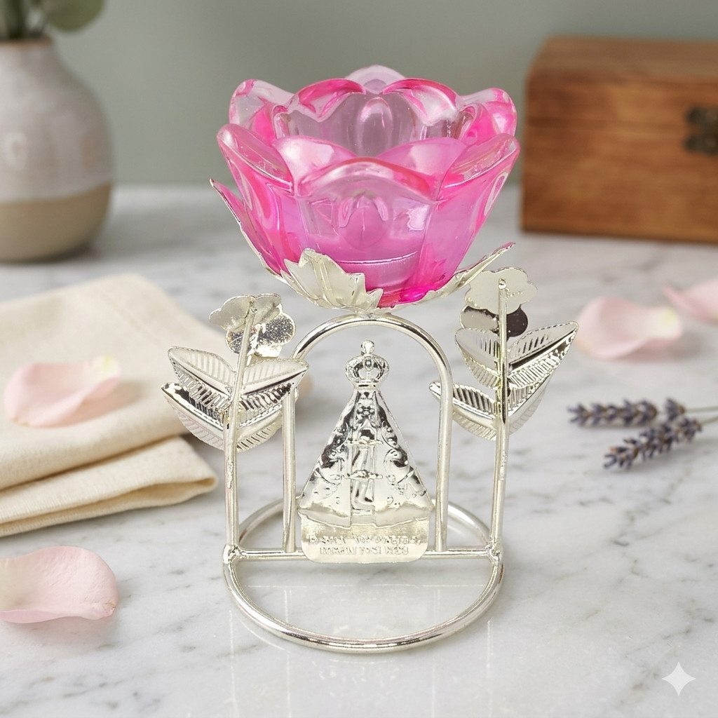 Castiçal Rosa Vidro 13 cm Base Metal com Nossa Senhora Aparecida Porta Vela Decorativo Religioso Presente Fé