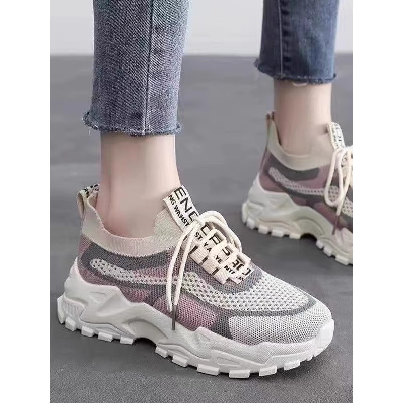 Sapatos femininos verão novo estilo feminino pai sapatos na moda sapatos femininos voando malha respirável sapatos espor
