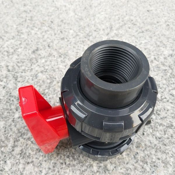 Válvula de esfera de pedido UPVC de rosca interna Unilateral / Bilateral Conexão viva de PVC Válvula de esfera de rosca