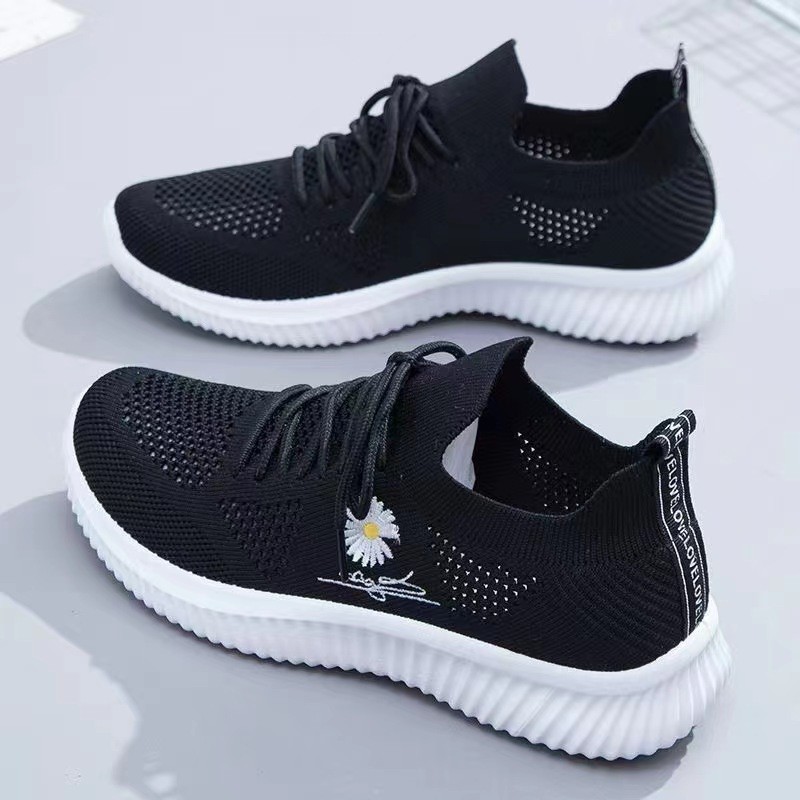 Sapatos femininos ocos 2024 verão novo estilo sapatos de malha único sapatos casuais malha respirável sapatos brancos es