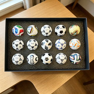 Mini Estatuetas De Bola De Futebol Artesanais (1970-2026) Presente Premium Perfeito Para Colecionadores Mulheres E Homen