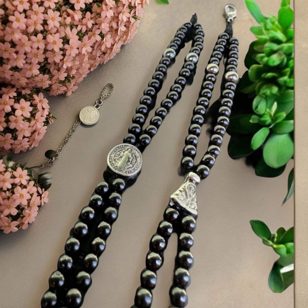 Pulseira Terço Unissex Hematita com Medalha de São Bento ou Nossa Senhora – Proteção e Fé com Estilo
