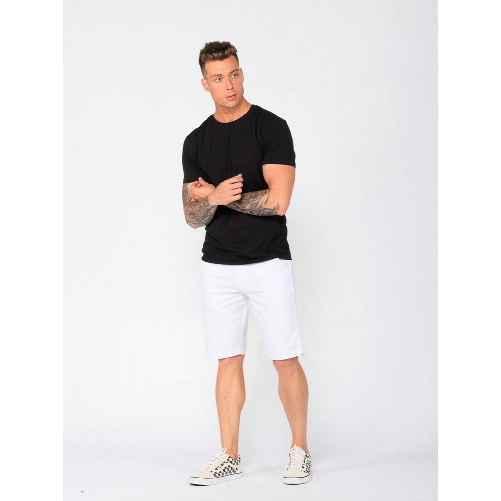 Bermuda Masculina Básica em Sarja com Bolso Social Branca