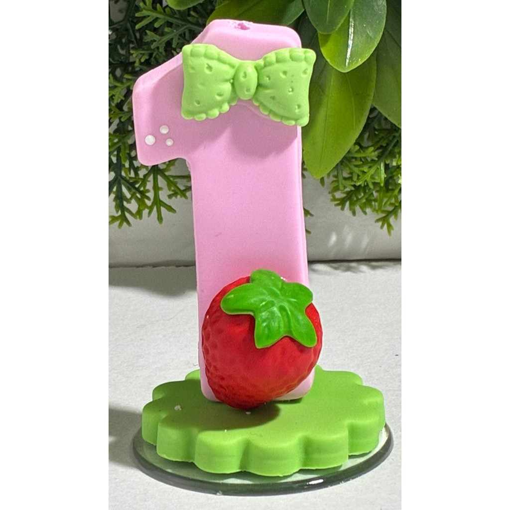 Vela Aniversario Morango em Biscuit em Oferta na Shopee