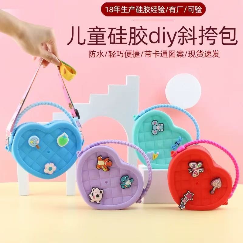 Bolsa Infantil Transversal de Silicone com Personagens Divertidos – Coração e Biscoito
