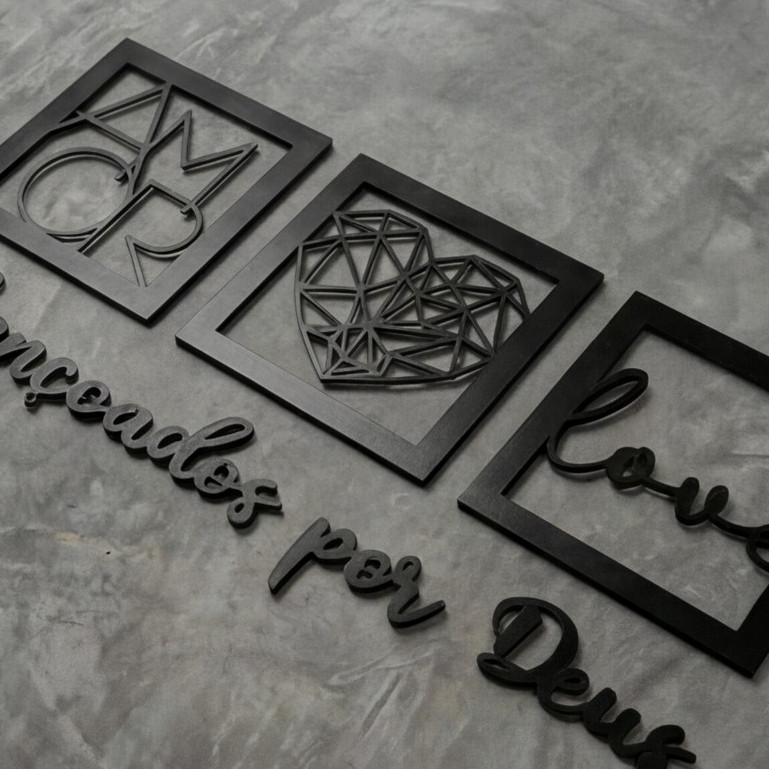 Kit 3 Quadros Abençoados por Deus Frase Love Coração MDF Preto Decoração Cristã Parede Sala Quarto
