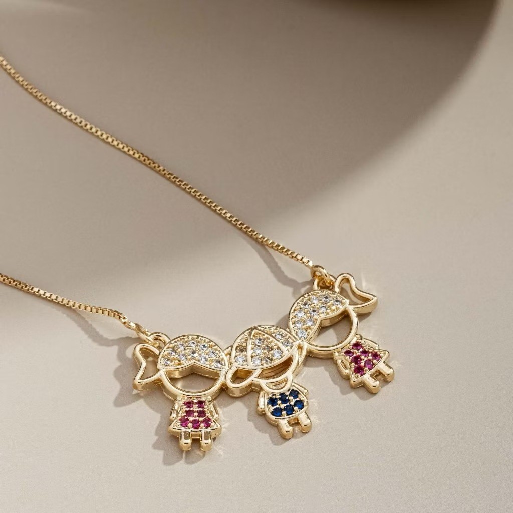 Colar Feminino com Pingentes de Crianças Menino e Menina, Cravejado em Zircônias, Banhado a Ouro 18K e Prata 925