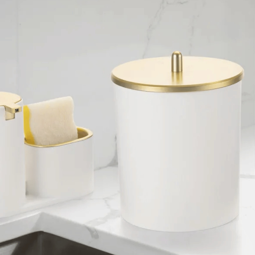 Lixeira Cesto de Lixo 5 Litros Com Tampa Banheiro Cozinha Escritório Branco e Dourado	 em Oferta na Shopee