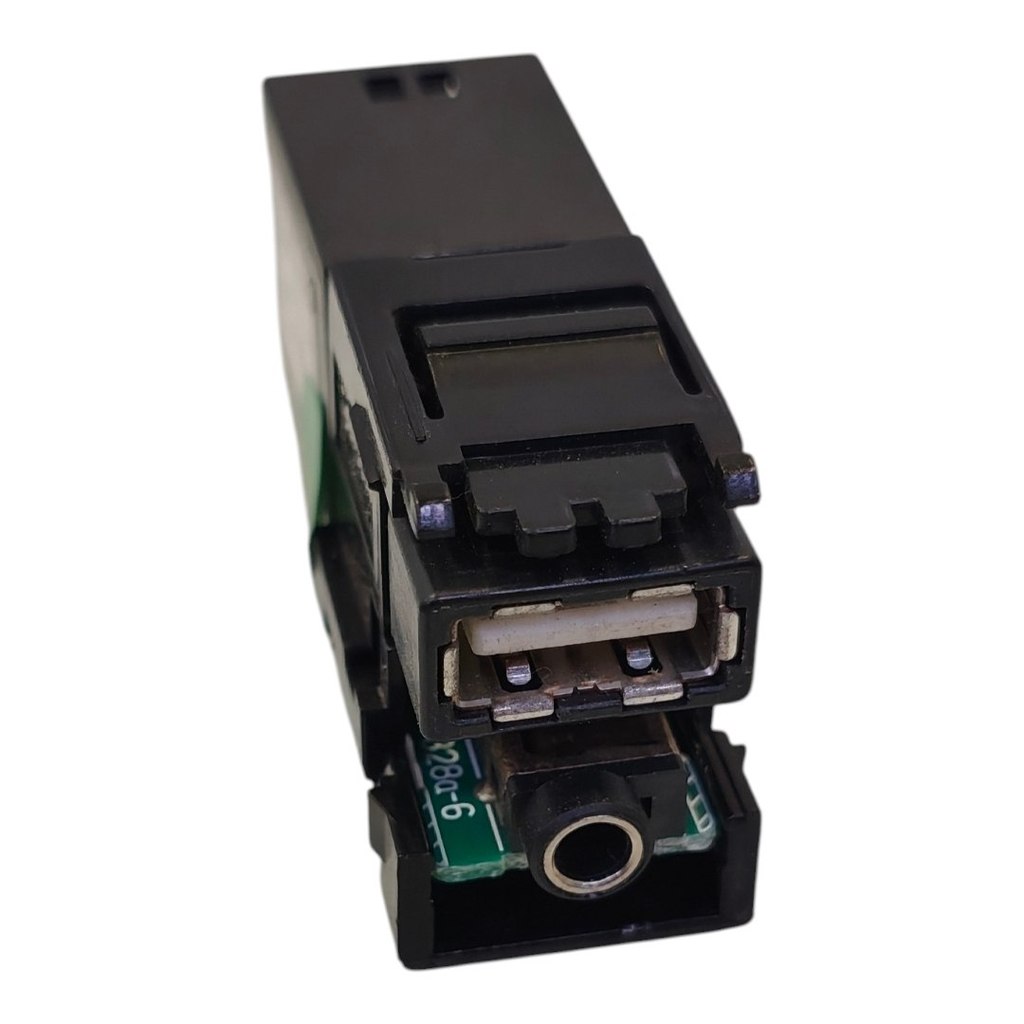 Tomada USB Auxiliar Toyota Hilux SW4 SRV 3.0 2013 2014 16v