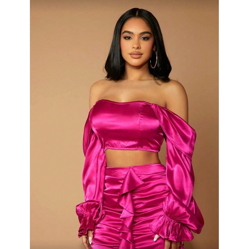 Top Cropped Ombro a Ombro em Cetim Pink com Mangas Bufantes Elegante