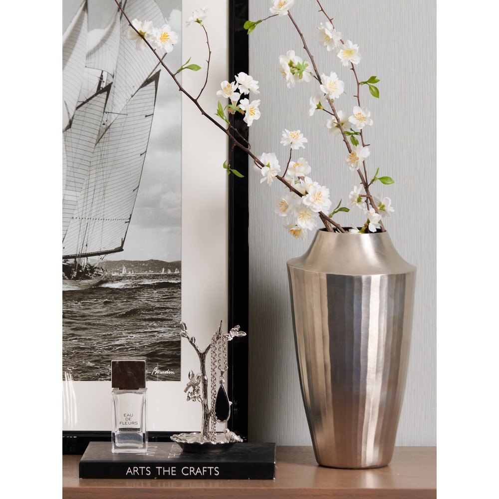 DS Índia Importado Alumínio Feito à Mão Martelo Padrão Flor Ware Modelo Sala Coração Preto Decoração Vaso Decoração