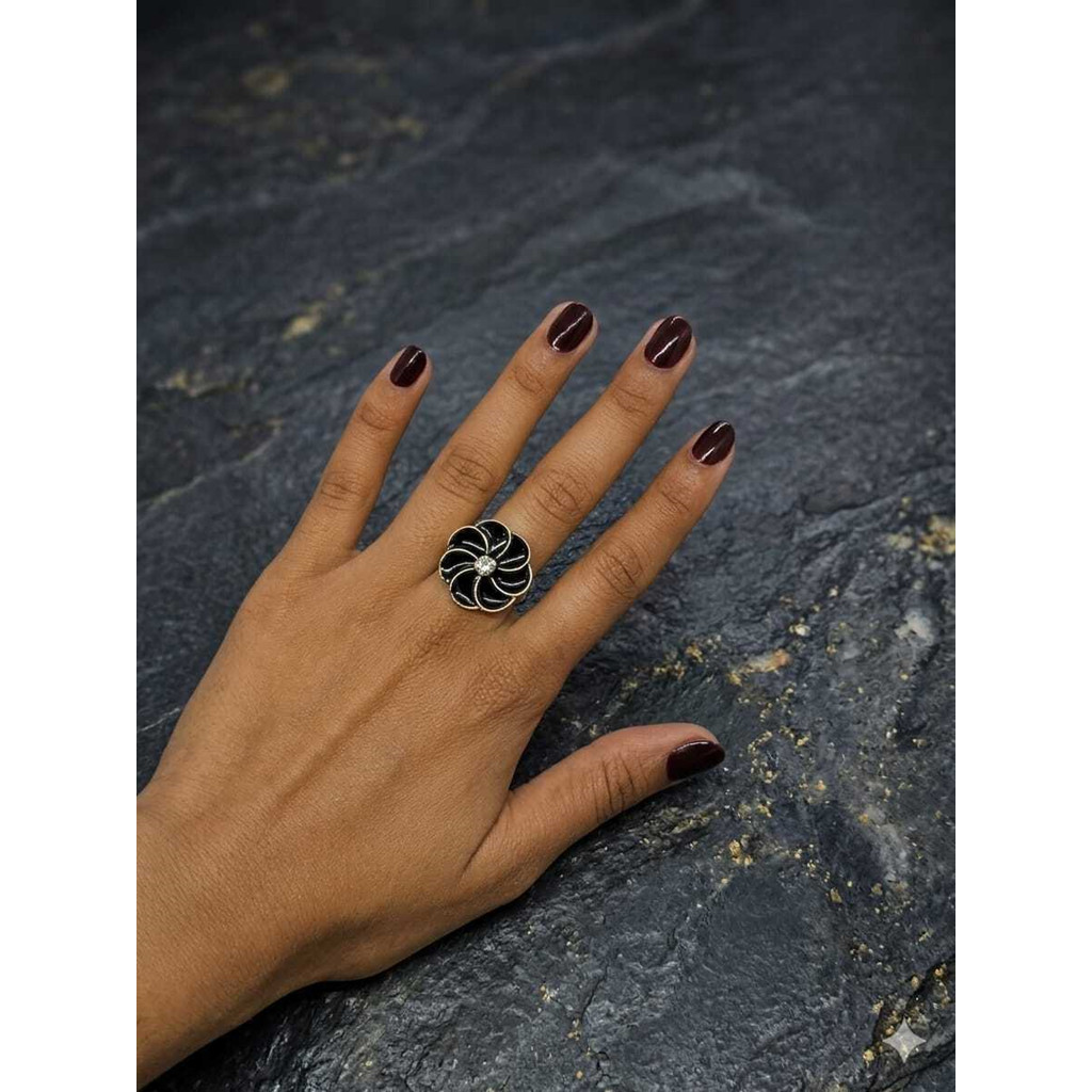 Anel Feminino Flor Preta Ajustável - Elegância e Personalidade