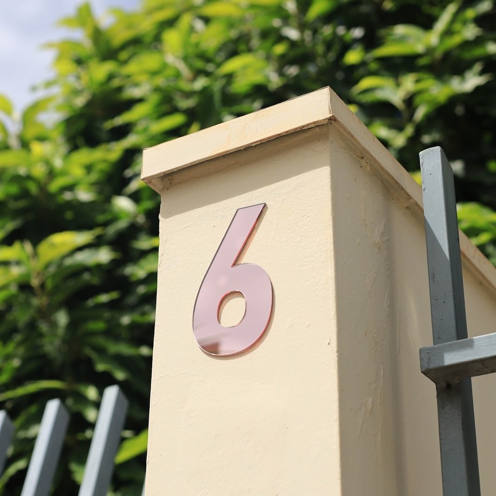 Número Residencial rose brilhante Dupla Face - 13 cm em acrílico