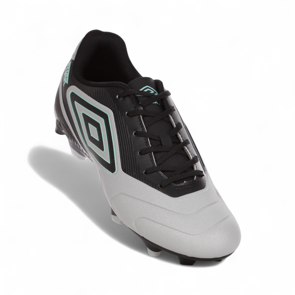Chuteira Umbro Campo Attak III Cinza e Preto - Masculino