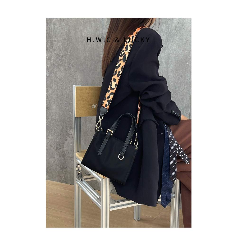 Bolsa feminina loja na segunda-feira 丨 bolsa mensageiro bolsa de pano de náilon feminina de ombro femi