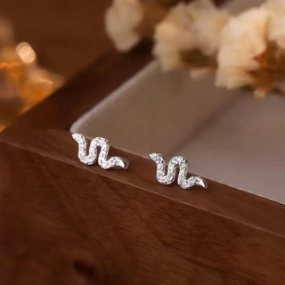 Brinco de Aço Inoxidável Formato Cobra com Zircônia  Cores: Dourado e Prateado  12*8mm em Oferta na Shopee