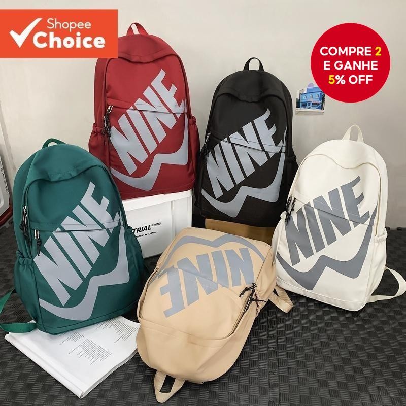 Mochila urbana grande, versátil e com múltiplos compartimentos, ideal para escola, laptops e esportes.