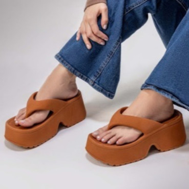 Sandália Feminina Tamanco Salto Alto Plataforma - Lançamento em Oferta na Shopee