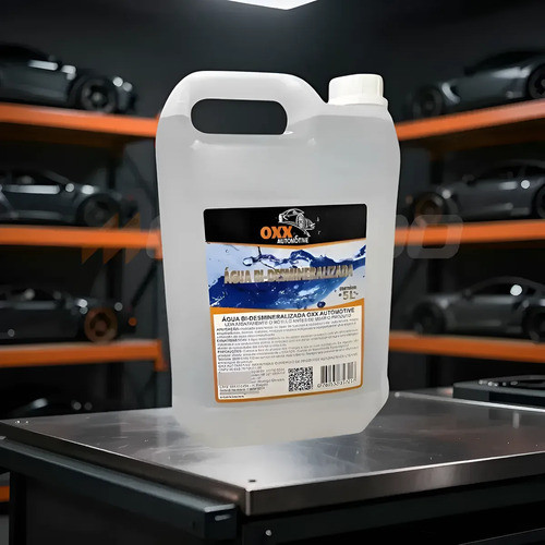 Agua  Desmineralizada Oxx 5 Litros Para Radiadores E Bateria Branco