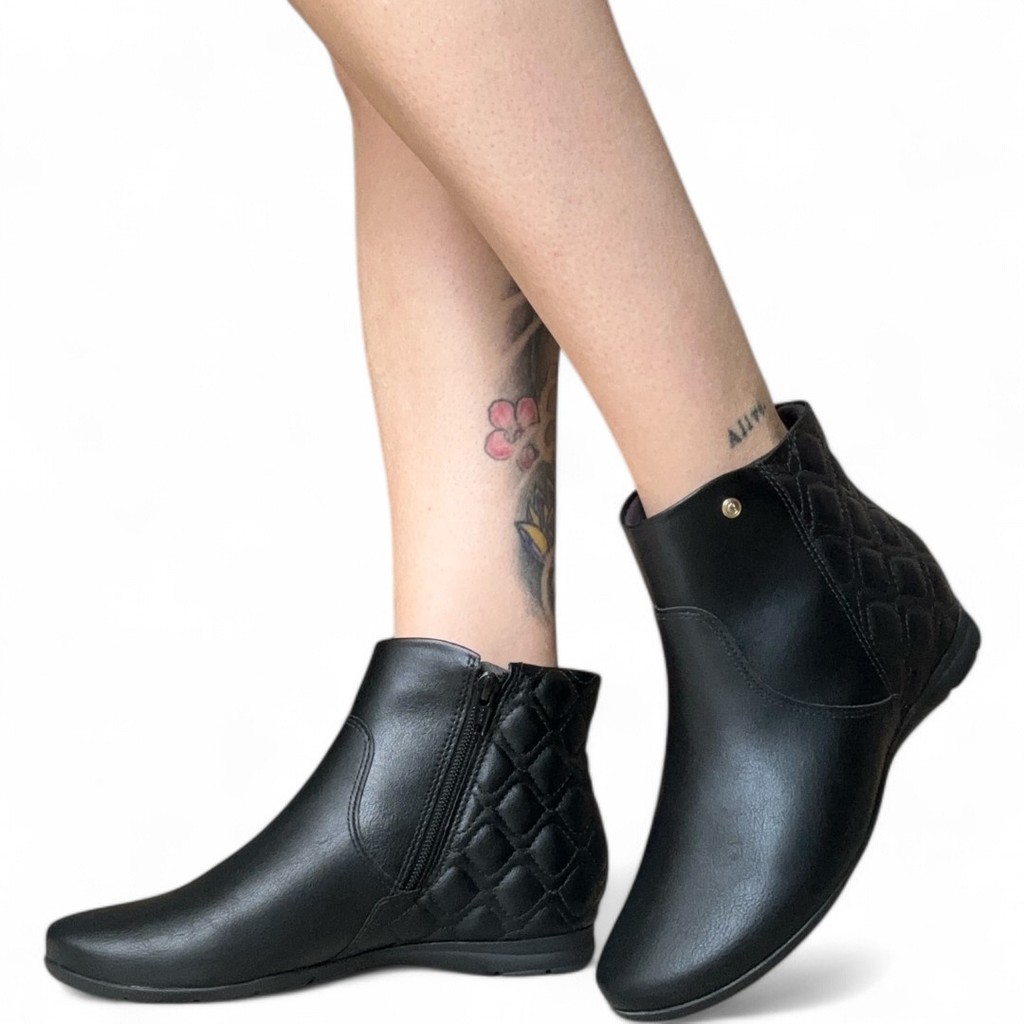 Bota Feminina Cano Curto Matelassê Comfortflex Preta 2491301-4 em Oferta na Shopee