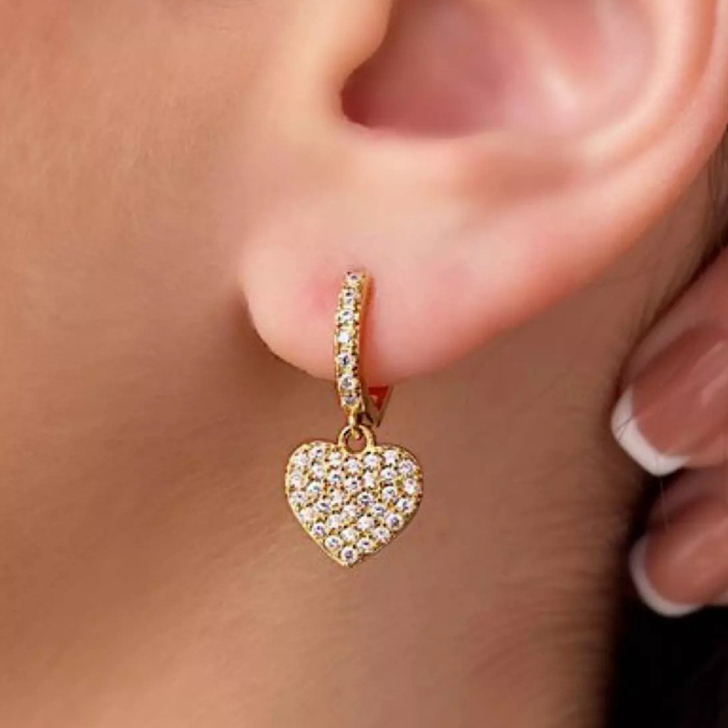 Brincos pingentes elegantes em formato de coração para mulheres, feitos de prata 925 com zircônia e banho de ouro 18K em Oferta na Shopee