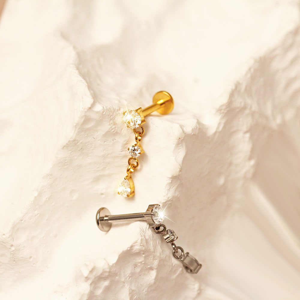 Piercing Labret Orelha Titânio Pvd Estrela Com Zircônia Cravejado e Pingente Corrente Para Helix Tragus Conch Nariz Boca · foto 2