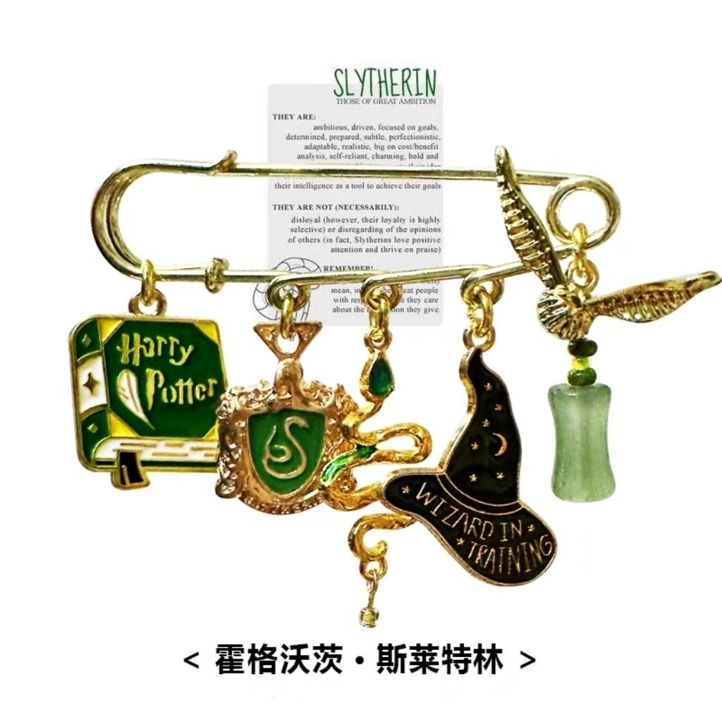 Broche feito à mão da Sonserina Magic Academy Distintivo periférico Pino de cintura estreita Decoração Presente 6.16