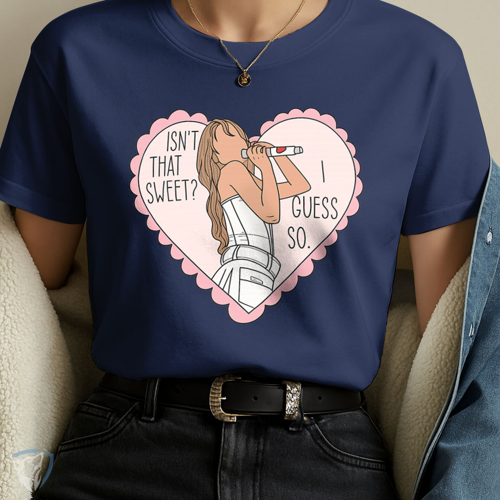 Camiseta Sabrina Carpenter | Isn’t That Sweet? I Guess So Coração Rosa em Oferta na Shopee