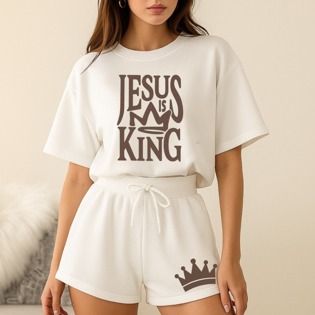 Conjunto Feminino Blusa Larga e Short Moletom Ajustável Estampa Religiosa Jesus is King Rei