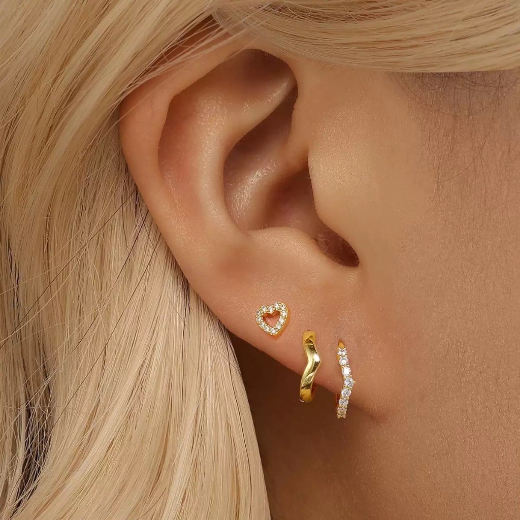 Kit 3 pares de brincos de luxo em prata 925 para mulheres, brincos de pino em forma de coração, banhados a ouro 18K em Oferta na Shopee