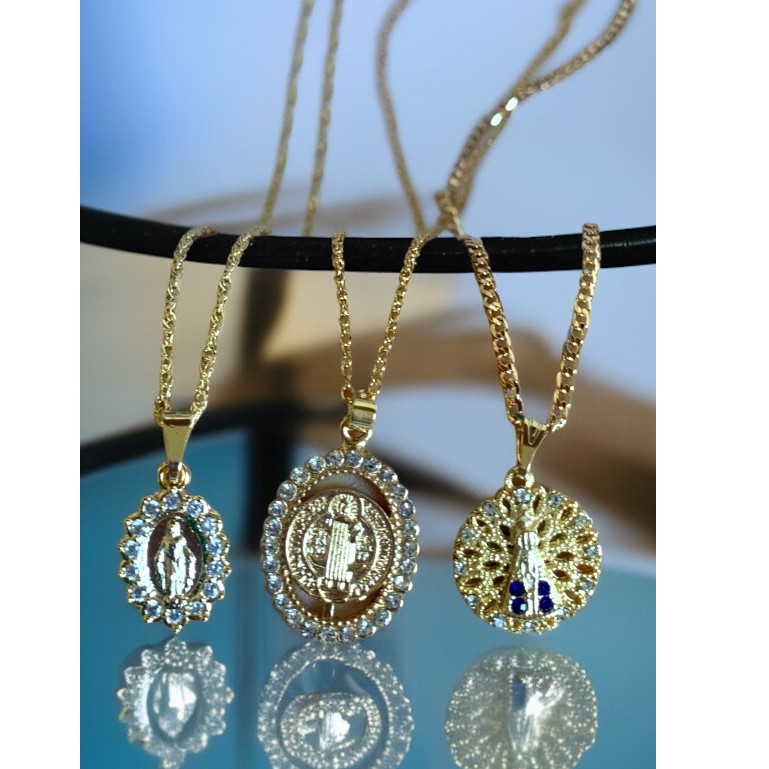 Colar + Pingente Folheado Nossa Senhora das Graças e Nossa Senhora Aparecida com Strass