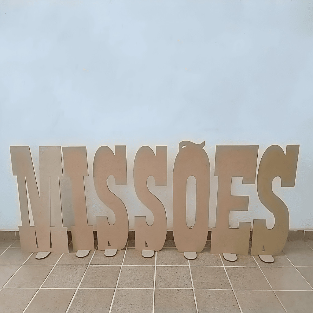 Palavra Missões Em Madeira Mdf 45cm De Altura Com Base Para Letra