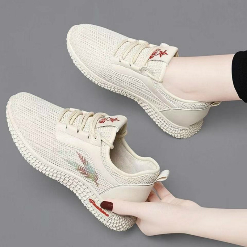 Sapatos femininos 2023 novo estilo voando tecido esportes sapatos de malha feminina respirável sapatos casuais superfíci