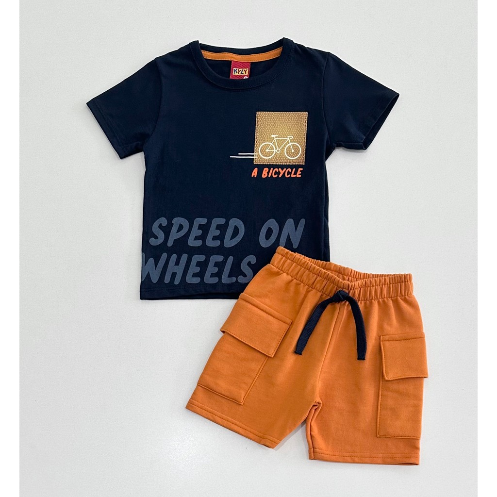 Conjunto Infantil Kyly Masculino Camiseta Azul Estampa Bicicleta com Bermuda Mostarda Moletom Conforto Estilo Casual